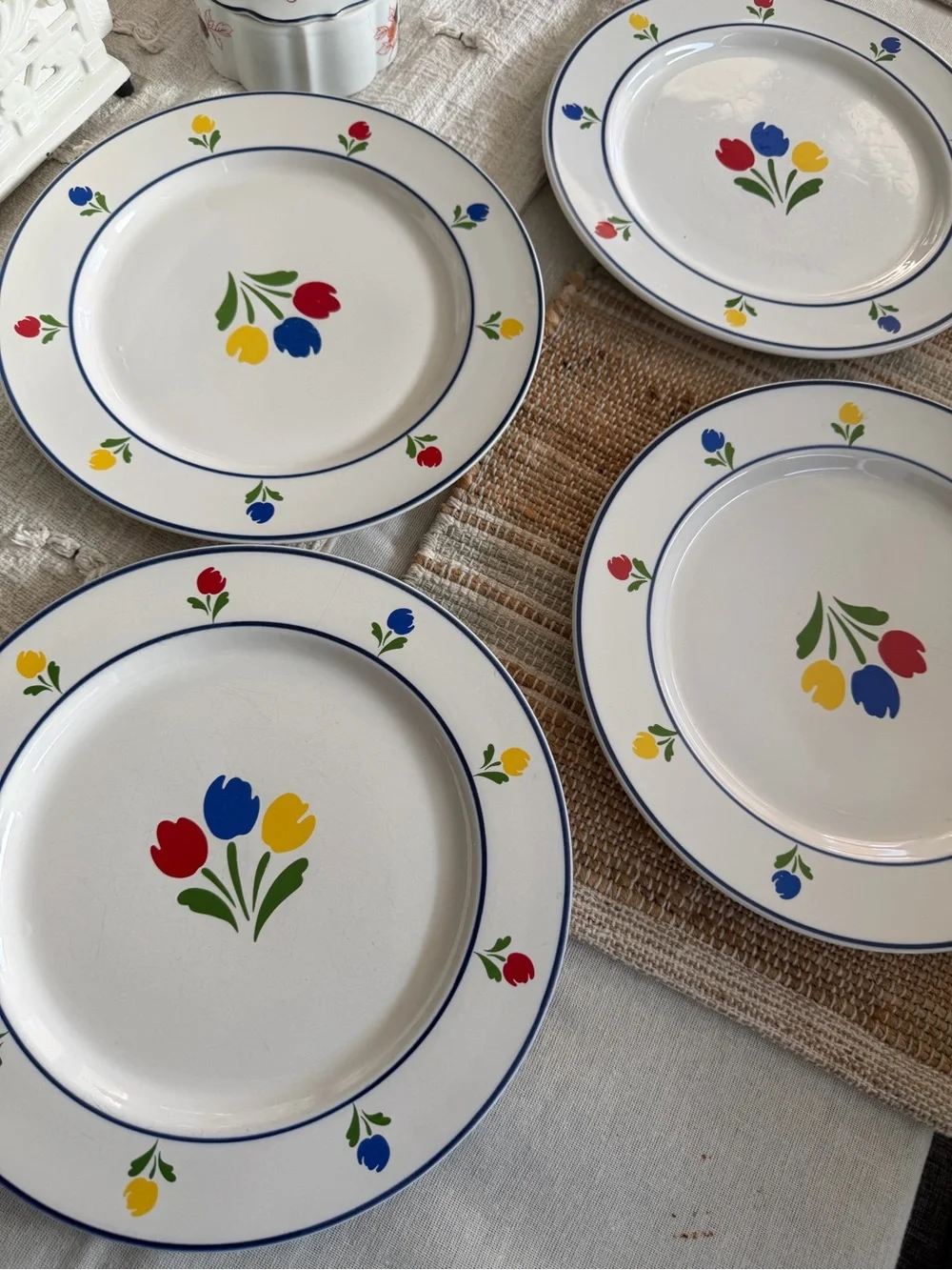 White Floral Tulip Dinner Plates - Set of 4